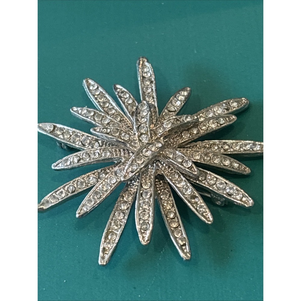 Vintage 1970s Chrysanthemum Brooch Pin Mum Flower‎ Rhinestones Silver Tone Read